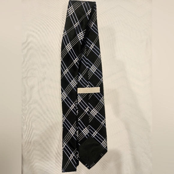 Michael Kors 100% Silk Tie. - Picture 10 of 13